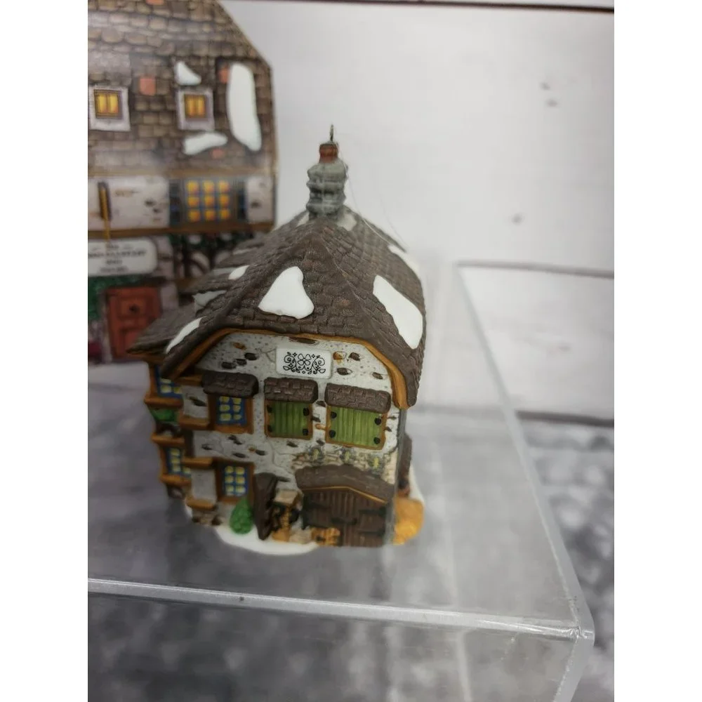 Dept 56 “Sir John Falstaff Inn” Ornament Village Collectors‎ Edition 1995